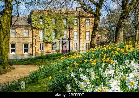 L'Old Hall Hotel e i Pavilion Gardens, Buxton, Derbyshire Foto Stock