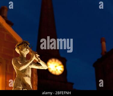 Statua di Peter Pan al crepuscolo, Kirriemuir Foto Stock