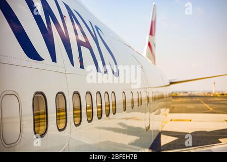 Johannesburg, Sud Africa - 08 maggio 2012: British Airways Boeing 747-400 parcheggiata sul asfalto in un aeroporto Foto Stock