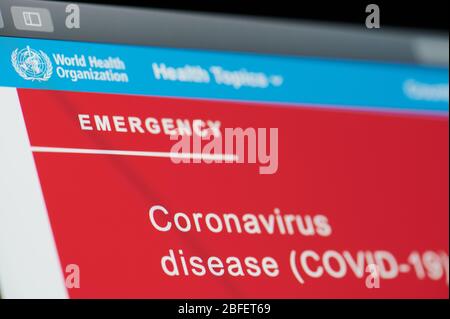 New-York , Stati Uniti - 18 aprile 2020: Messaggio di avviso di malattia di Coronovirus nella vista ravvicinata del sito DELL'OMS sullo schermo del laptop Foto Stock