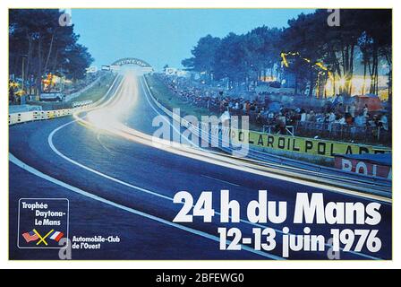 Vintage Motor Racing Poster 24 ore du Mans 12-13 giugno 1976 le Mans France Motor race endurance 24 ore Promotion Advertising Poster Winner Jacky Ickx /Gijs van Lennep Martini Porsche Racing la 1976 24 ore di le Mans è stata la 44esima edizione del Gran Premio di Endurance, E si è giocato il 12 e 13 giugno 1976. Foto Stock