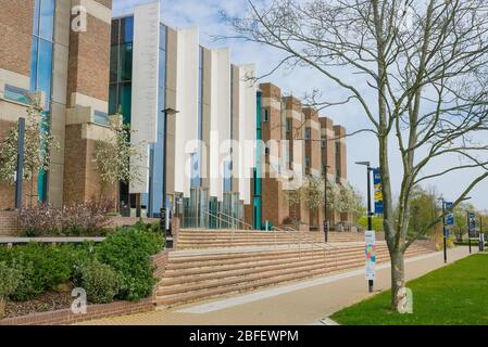 Un campus vuoto dell'Università del Kent, Canterbury, durante il blocco dei coronavirus Foto Stock