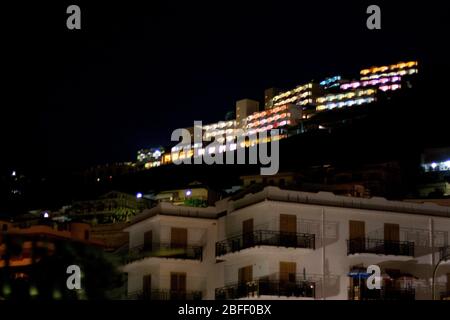 Colline di Meluso, Italia, Sicilia: Con vista sulla baia di Porticello in serata Foto Stock
