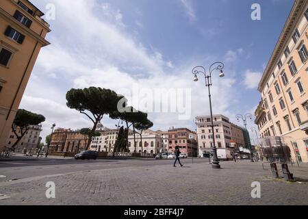 Roma, Italia. 18 Aprile 2020. Vista di Largo di Torre Argentina a Roma durante la pandemia di Covid-19 (Foto di Matteo Nardone/Pacific Press) Credit: Pacific Press Agency/Alamy Live News Foto Stock
