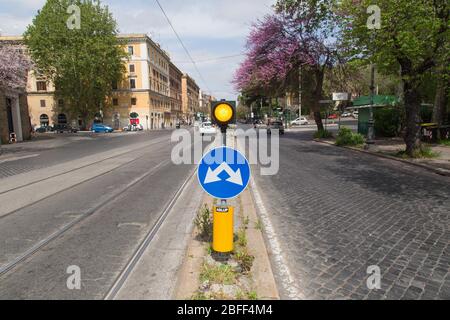 Roma, Italia. 18 Aprile 2020. Vista di Via Marmorata a Roma (Foto di Matteo Nardone/Pacific Press) Credit: Pacific Press Agency/Alamy Live News Foto Stock