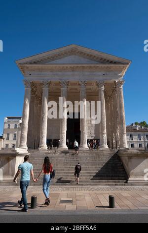 La Maison Carrée antico tempio romano a Nimes, Francia, Europa Foto Stock