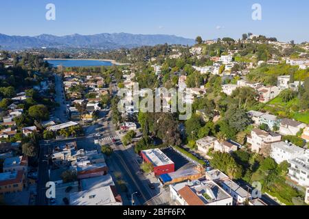 Vista aerea sopra il quartiere alla moda Silver Lake a Los Angeles, California Foto Stock