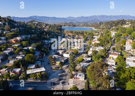 Vista aerea sopra il quartiere alla moda Silver Lake a Los Angeles, California Foto Stock