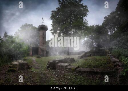 Rovine del monastero di Ruine Stephanskloster, torre di osservazione, Heiligenberg, Heidelberg, Baden-Wuerttemberg, Germania Foto Stock