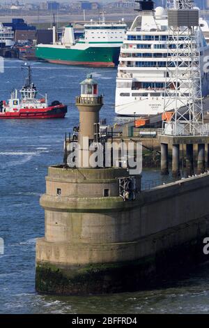 Il vecchio faro di mole, porto di Zeebrugge Blankenberge, Fiandre, in Belgio, Europa Foto Stock
