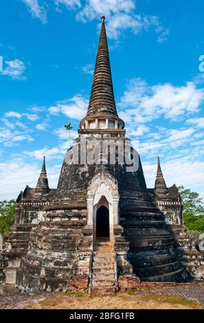 Fotografia verticale del tempio buddista Wat Phra si Sanphet, Ayutthaya, a nord di Bangkok, Thailandia. Foto Stock