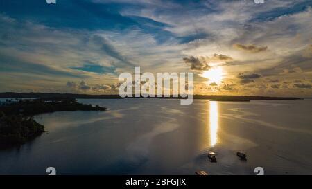 Sonnenaufgang über Lagune in Pazifik, Yap, Insel Yap, Mikronesien, Pazifik, Südsee, Australiana Foto Stock