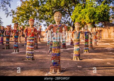 Il Giardino delle rocce di Chandigarh è un giardino di sculture in Chandigarh, India. È anche conosciuto come il giardino roccioso di Nek Chand dopo il relativo fondatore Nek Chand Sain Foto Stock