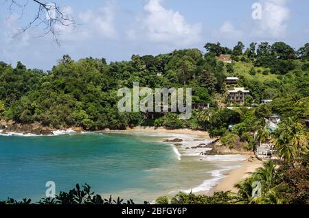 Vista sulla baia di Castara, Tobago, in una mattinata di sole nei Caraibi. Foto Stock