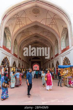 Delhi/India - Ottobre 16,2019. Chhatta Chowk o Meena Bazaar adiacente alla porta del Forte Rosso di Lahori. Foto Stock