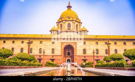 Il Rashtrapati Bhavan è la residenza ufficiale del Presidente dell'India si trova all'estremità occidentale di Rajpath in New Delhi, India. Foto Stock