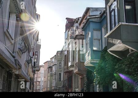 Istanbul, Turchia Balat Street quartiere vista in vicolo Foto Stock