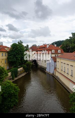 Il Čertovka (canale del Diavolo) a Praga, Repubblica Ceca Foto Stock