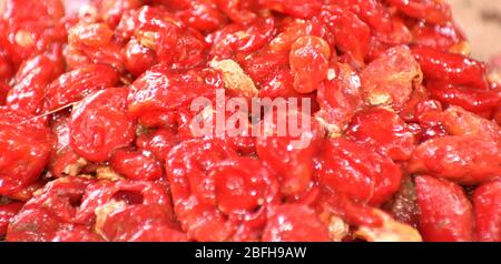 frutta di gelatina o frutta di gelatina di colore rosso in india Foto Stock