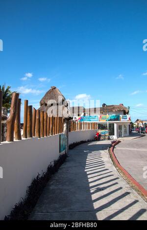 spiagge fronte acqua a cozumel terminal delle navi da crociera cozumel, cozumel, cozumel spiaggia messico, cozumel baia, messico, sud america, sole sedie a sdraio hotel cozumel Foto Stock