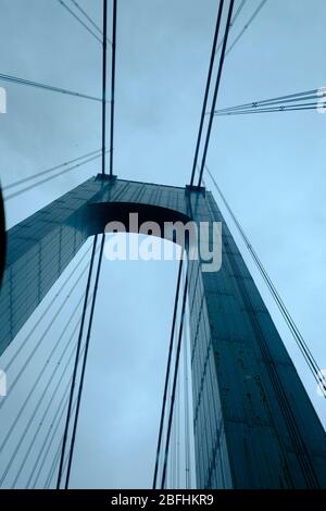 Il ponte Verrazzano-Narrows è il ponte sospeso più lungo dell'emisfero occidentale, che collega la città di New York con l'isola di Staten Foto Stock