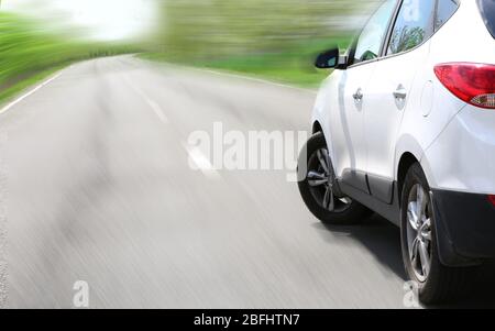 Auto molto veloce su strada Foto Stock