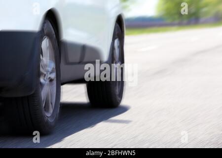 Auto molto veloce su strada Foto Stock