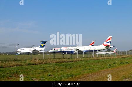 Aerei passeggeri parcheggiati e a terra durante l'arresto di Corvid-19 all'aeroporto internazionale di Norwich, Norwich, Norfolk, Inghilterra, Regno Unito, Europa. Foto Stock