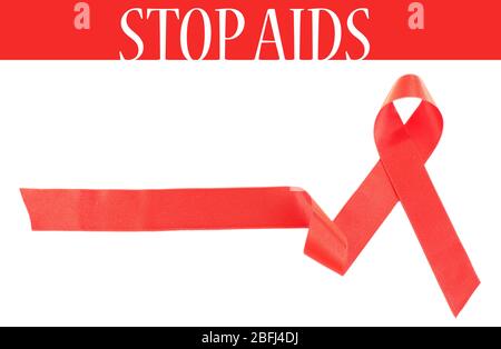 Nastro rosso AIDS isolato su bianco Foto Stock