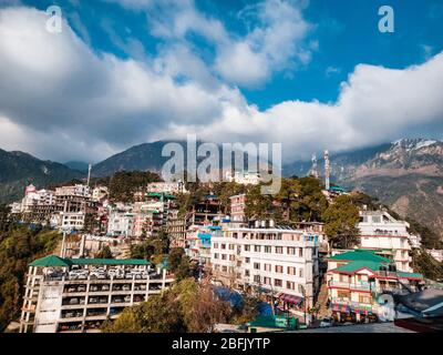 Vista della città di Dharamshala in India Foto Stock