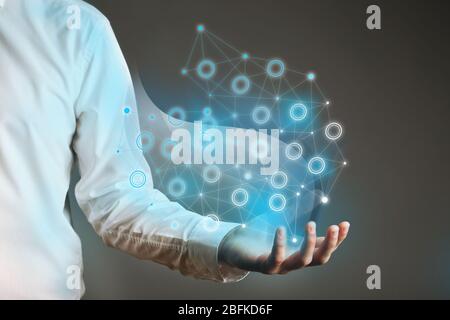Mano umana con struttura di rete sociale Foto Stock