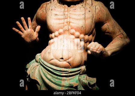 Italia Piemonte Torino - Museo Mao ( Museo d'Arte Orientale ) - Museo d'Arte Orientale - Kongo Rikishi su una grande base - periodo Kamakura - seconda metà del XIII secolo Foto Stock
