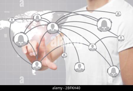 Mano con la struttura di social network Foto Stock