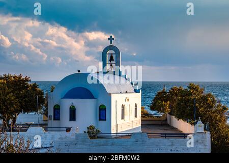 La cappella di Agia Marina (Saint Marina) situato vicino al villaggio costiero Archangelos a Lakonia, Peloponneso, Grecia Foto Stock