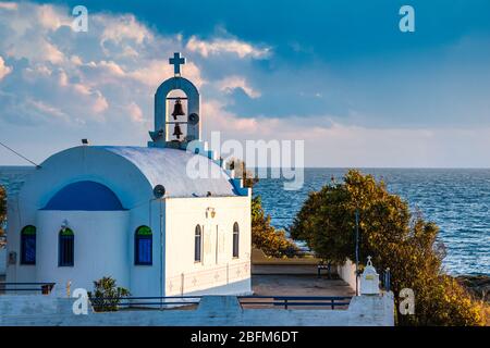 La cappella di Agia Marina (Saint Marina) situato vicino al villaggio costiero Archangelos a Lakonia, Peloponneso, Grecia Foto Stock