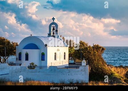 La cappella di Agia Marina (Saint Marina) situato vicino al villaggio costiero Archangelos a Lakonia, Peloponneso, Grecia Foto Stock