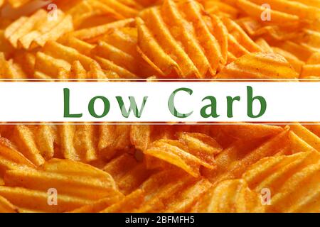 Testo Low Carb su patata chips sfondo Foto Stock