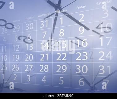 Il tempo sta funzionando concetto. Quadrante dell'orologio e sfondo del calendario. Foto Stock