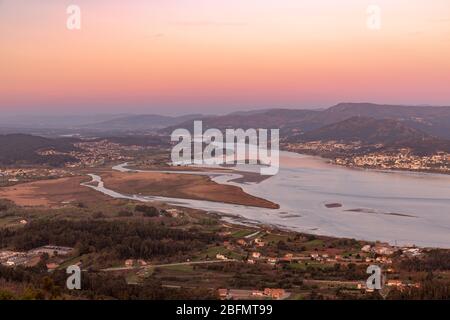 Veduta aerea al tramonto della zona della Guardia, in Galizia, Spagna. Foto Stock