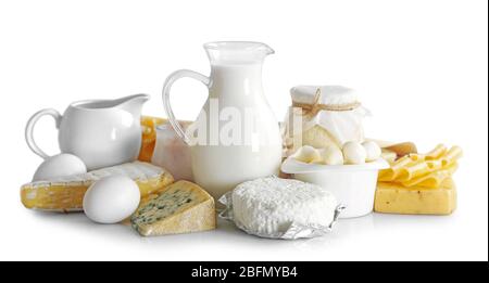 Set di latticini freschi, isolati su bianco Foto Stock