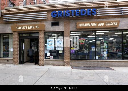 Gristedes, 25 University Place, New York, foto di un supermercato nel quartiere Greenwich Village di Manhattan. Foto Stock