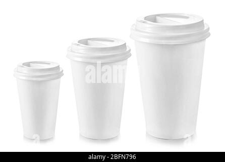 Tre vasetti di carta di diverse dimensioni, isolati su bianco Foto Stock