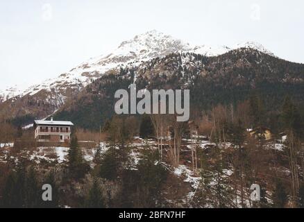 Casa su dolomite italiana. Turismo di viaggio Foto Stock