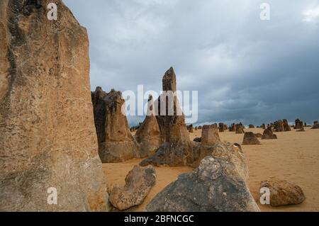 La formazione geologica dei Pinnacoli al Parco Nazionale di Namburg, Cervantes, Australia Occidentale Foto Stock