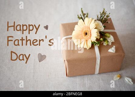 Testo GIORNO DEL PADRE FELICE e dono sullo sfondo Foto Stock