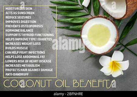 Olio di cocco e lista dei benefici su sfondo grigio Foto Stock