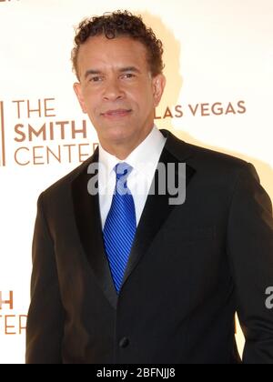 SMG RLV Brian Stokes Mitchell Smith Center 031012 07.JPG LAS VEGAS, NV - MARZO 10: Brian Stokes Mitchell arriva la notte di apertura dello Smith Center for the Performing Arts il 10 Marzo 2012 a Las Vegas, Nevada. ( Credit: Storms Media Group/Alamy Live News Foto Stock