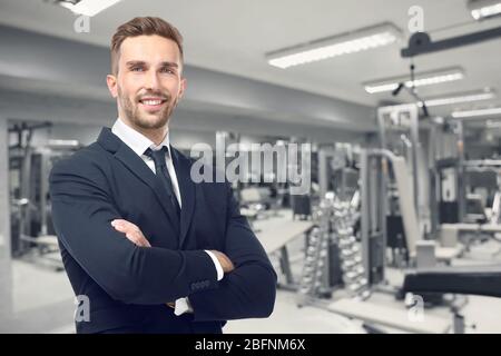 Proprietario di affari nella sua palestra Foto Stock