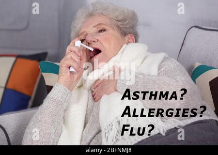 Donna anziana che usa lo spray come rimedio per asma, allergie o influenza nel paese Foto Stock