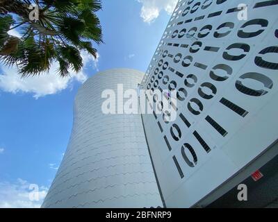 Orlando, FL/USA-4/10/20: L'esterno del Centro Citta' al Laureate Park al Lago Nona in Orlando, Florida. Foto Stock